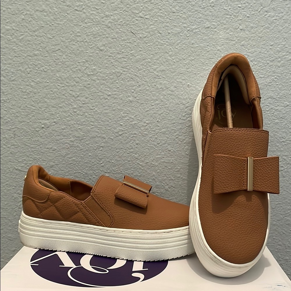 Brown Slip-On Sneakers with Bow Accent
